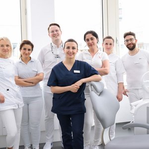 Team Zahnärzte und Zahnchirurgen AllDent