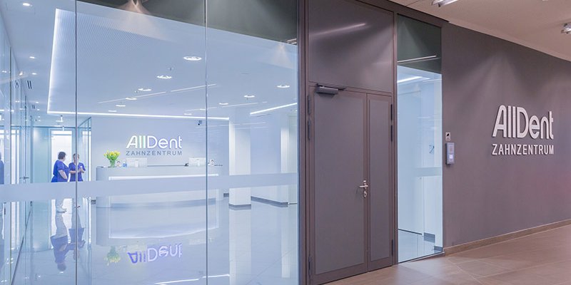 Eingangsbereich AllDent Zahnzentrum im Einstein Center