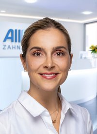 Portrait Oberärztin A. Schiering (AllDent Stuttgart)